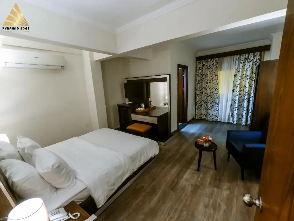 Deluxe Double Room Pyramids View
