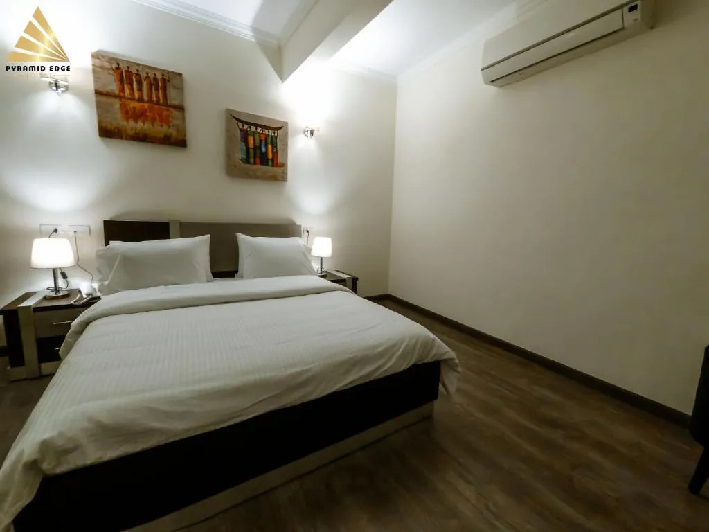 Deluxe Double Room Pyramids View