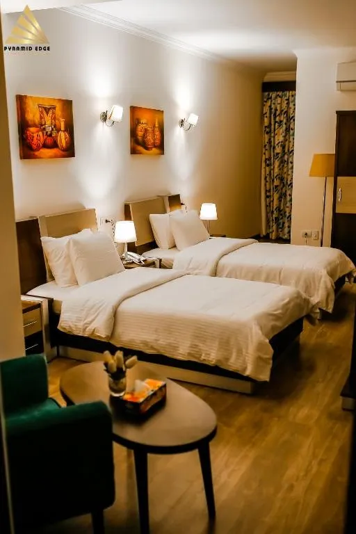 Deluxe Twin Room Pyramids View