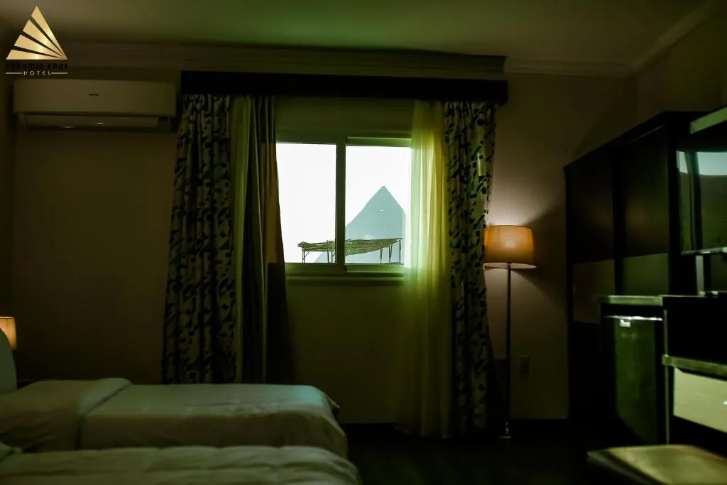 Deluxe Twin Room Pyramids View