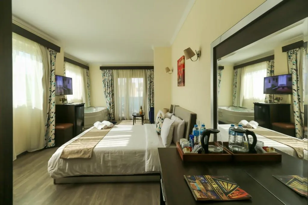 Executive Double Room Pyramids View & Jacuzzi